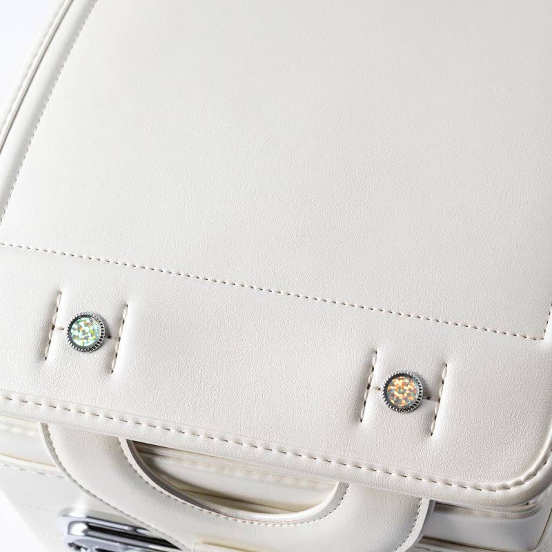 704 軽量牛革ハイブリッド クラリーノ®F キューブ型 シャインクリーム