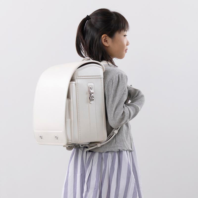 704 軽量牛革ハイブリッド クラリーノ®F キューブ型 シャインクリーム