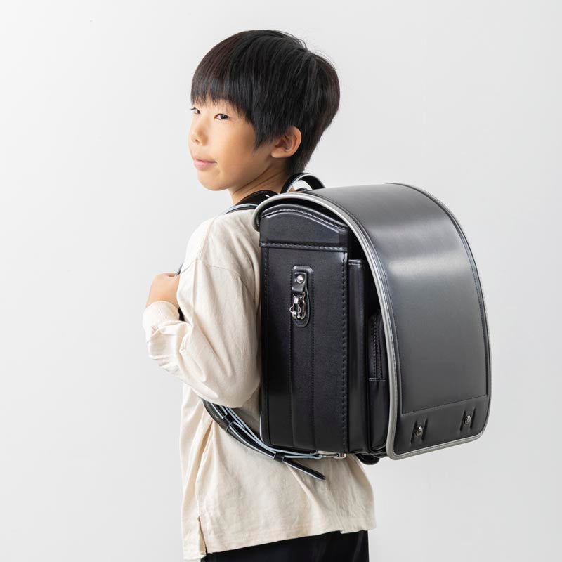 710 軽量牛革ハイブリッド クラリーノ®F キューブ型 黒×シルバー