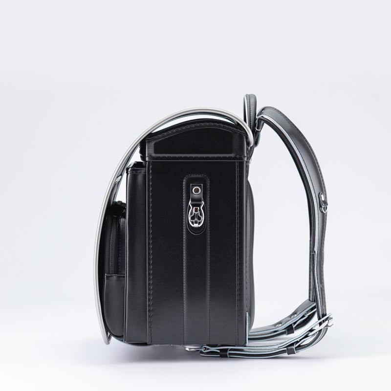 710 軽量牛革ハイブリッド クラリーノ®F キューブ型 黒×シルバー