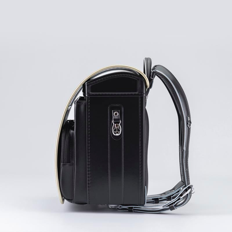 713 軽量牛革ハイブリッド クラリーノ®F キューブ型 黒×ゴールド
