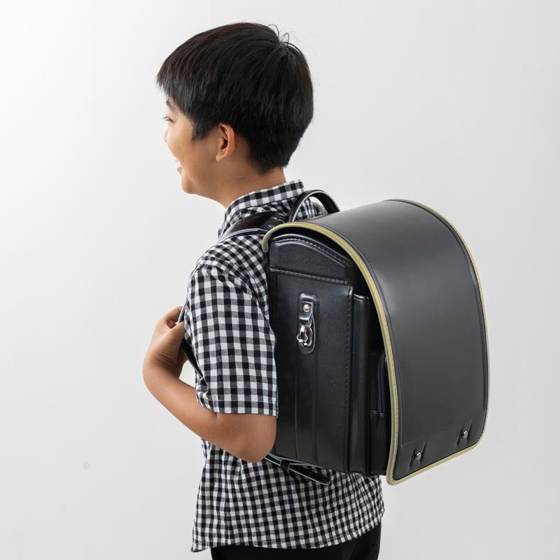713 軽量牛革ハイブリッド クラリーノ®F キューブ型 黒×ゴールド
